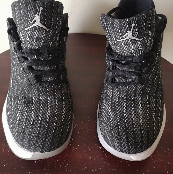 AIR JORDAN B.FLY - Picture 1 of 4
